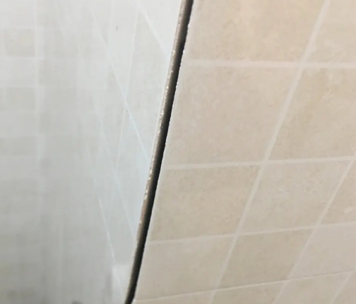 随州市瓷砖空鼓维修公司分享阳台瓷砖脱落的修复过程可以分为以下几个步骤
